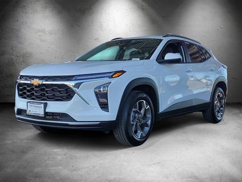 New 2026 Chevrolet Trax LT w/ LPO, Blackout Package FWD image 5