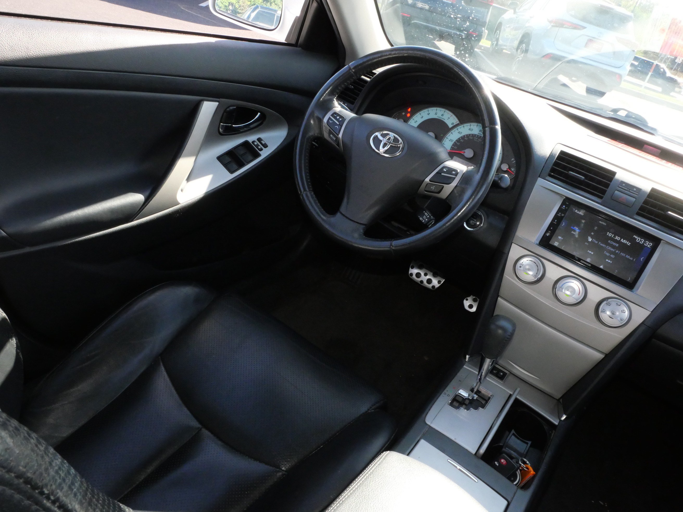 Used 2011 Toyota Camry SE w/ Sport Leather Pkg FWD image 9