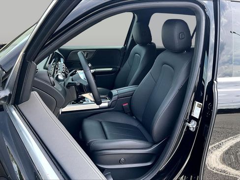 Certified 2025 Mercedes-Benz GLB 250 image 8