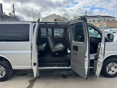 Used 2017 Chevrolet Express 3500 LS image 29