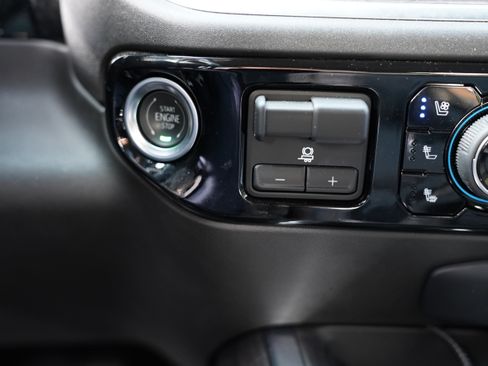 Used 2025 Chevrolet Silverado 3500 LTZ w/ LTZ Convenience Package AWD/4WD image 30