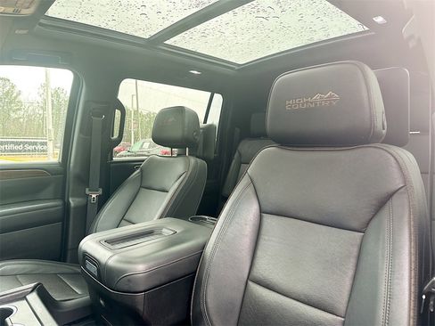 Used 2023 Chevrolet Suburban High Country w/ Advanced Technology Package image 8