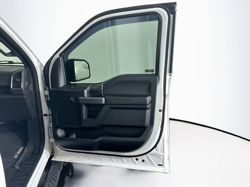 Used 2019 Ford F150 XLT w/ Equipment Group 302A Luxury AWD/4WD image 30