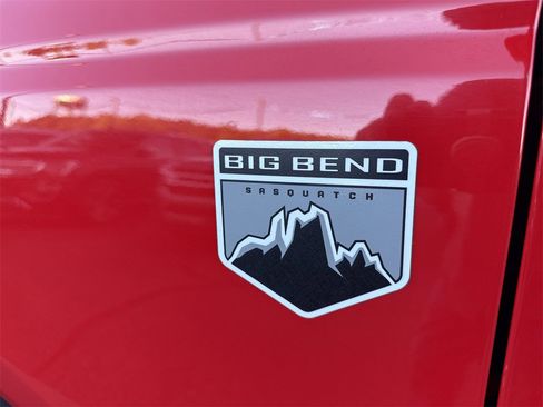 Used 2021 Ford Bronco Big Bend w/ Sasquatch Package image 12