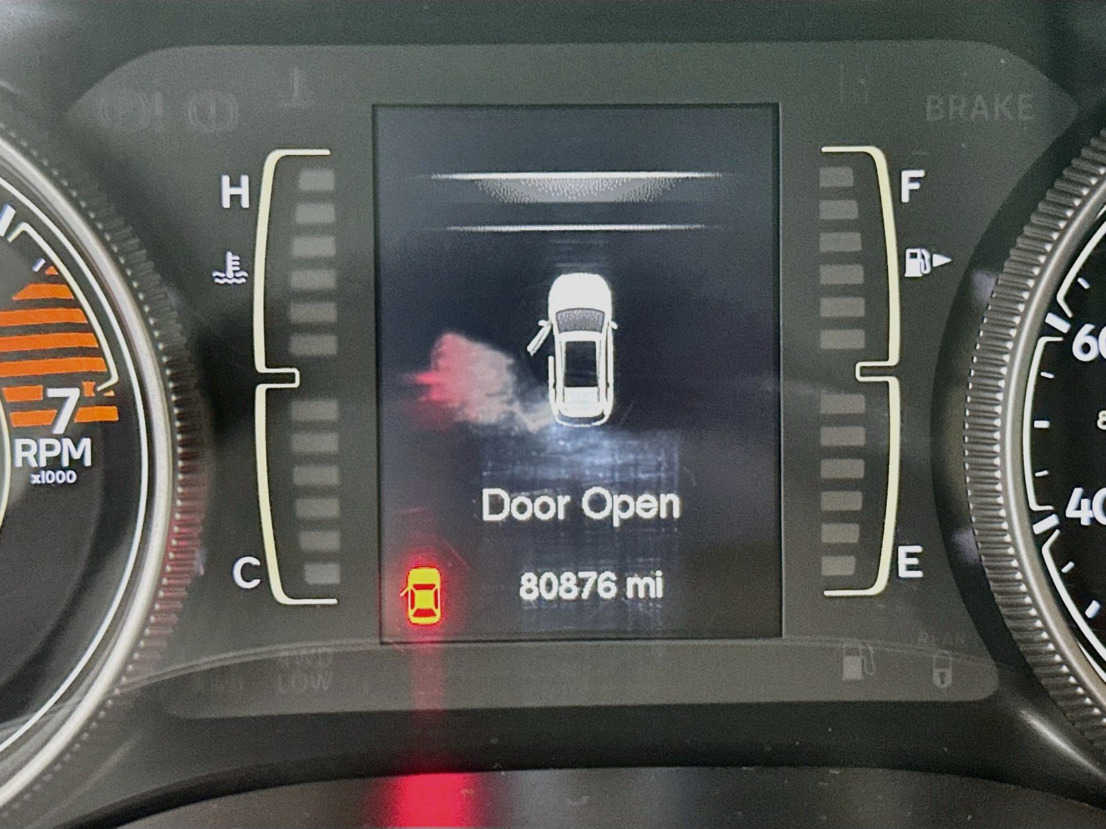 Used 2018 Jeep Cherokee Latitude Plus w/ Cold Weather Group AWD/4WD image 12
