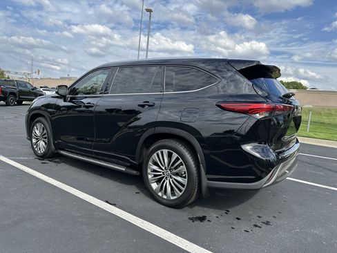 Used 2022 Toyota Highlander Platinum image 8