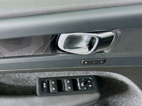 Used 2023 Volvo XC40 Recharge Plus image 15