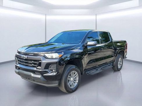 Used 2023 Chevrolet Colorado LT w/ LT Convenience Package II RWD image 2