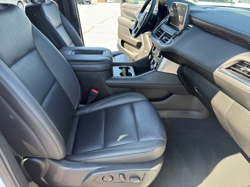 Used 2024 Chevrolet Suburban LT image 31