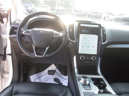 Used 2024 Ford Edge SEL AWD/4WD image 11
