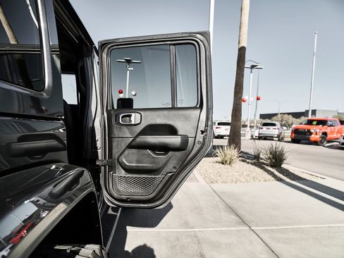 Used 2021 Jeep Wrangler Unlimited Sahara AWD/4WD image 11