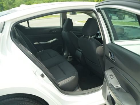 Used 2025 Nissan Altima 2.5 SV FWD image 22