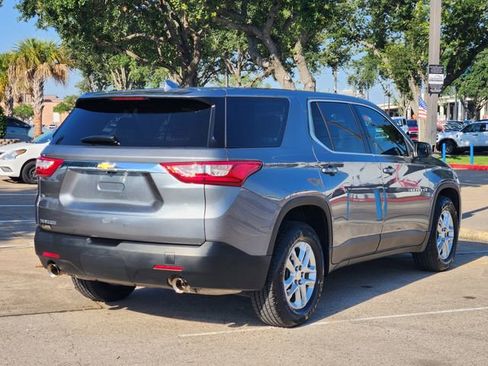 Used 2021 Chevrolet Traverse LS FWD image 7
