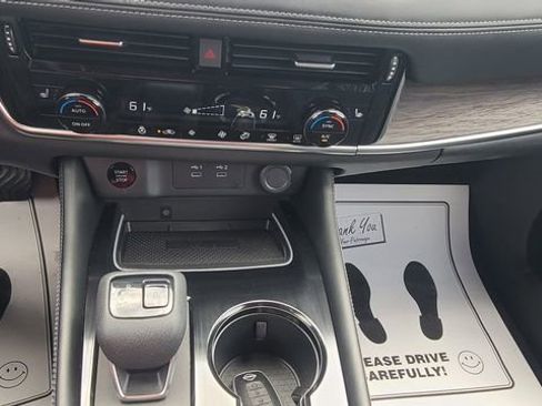 Used 2025 Nissan Rogue Platinum AWD/4WD image 15