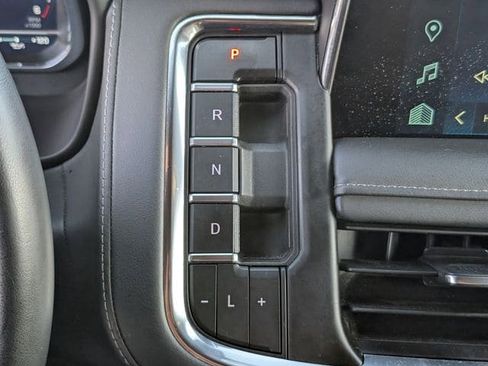 Used 2024 Chevrolet Suburban LT image 18