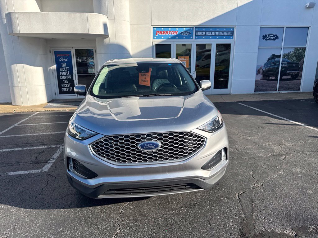 Used 2024 Ford Edge SEL w/ Convenience Package AWD/4WD image 2