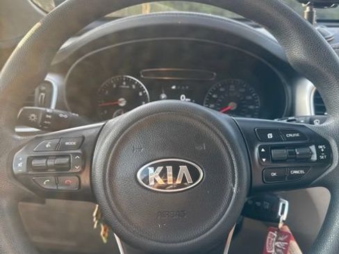 Used 2018 Kia Sorento AWD image 16