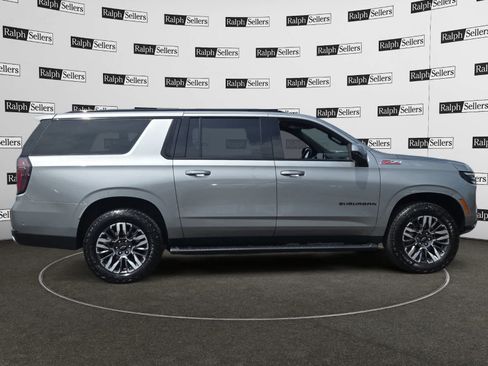 Used 2025 Chevrolet Suburban Z71 AWD/4WD image 6