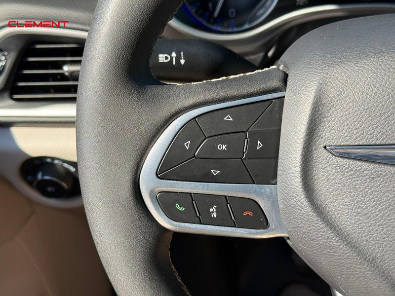 Used 2023 Chrysler Pacifica Touring-L FWD image 24