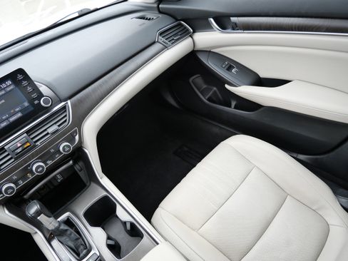 Used 2018 Honda Accord EX-L image 11