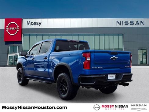 Used 2023 Chevrolet Silverado 1500 ZR2 w/ Technology Package image 5