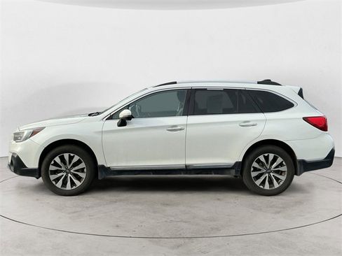 Used 2019 Subaru Outback 3.6R Touring image 2