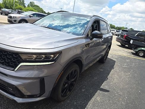 Used 2023 Kia Sorento SX AWD/4WD image 2