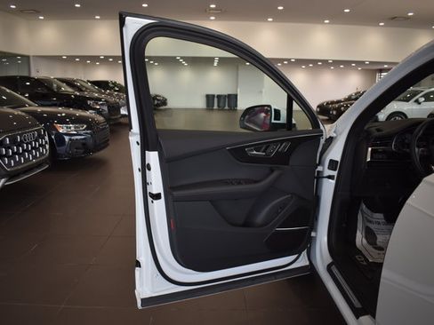 Used 2023 Audi Q7 3.0T Premium Plus w/ Premium Plus Package AWD/4WD image 9