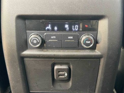 Used 2019 Chevrolet Traverse LT FWD image 30