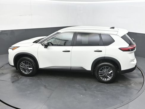 Used 2024 Nissan Rogue S AWD/4WD image 34