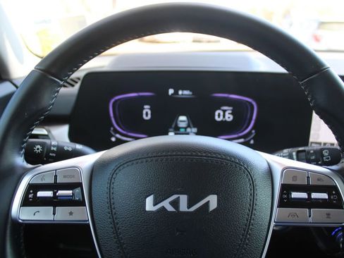 Used 2025 Kia Telluride S image 27