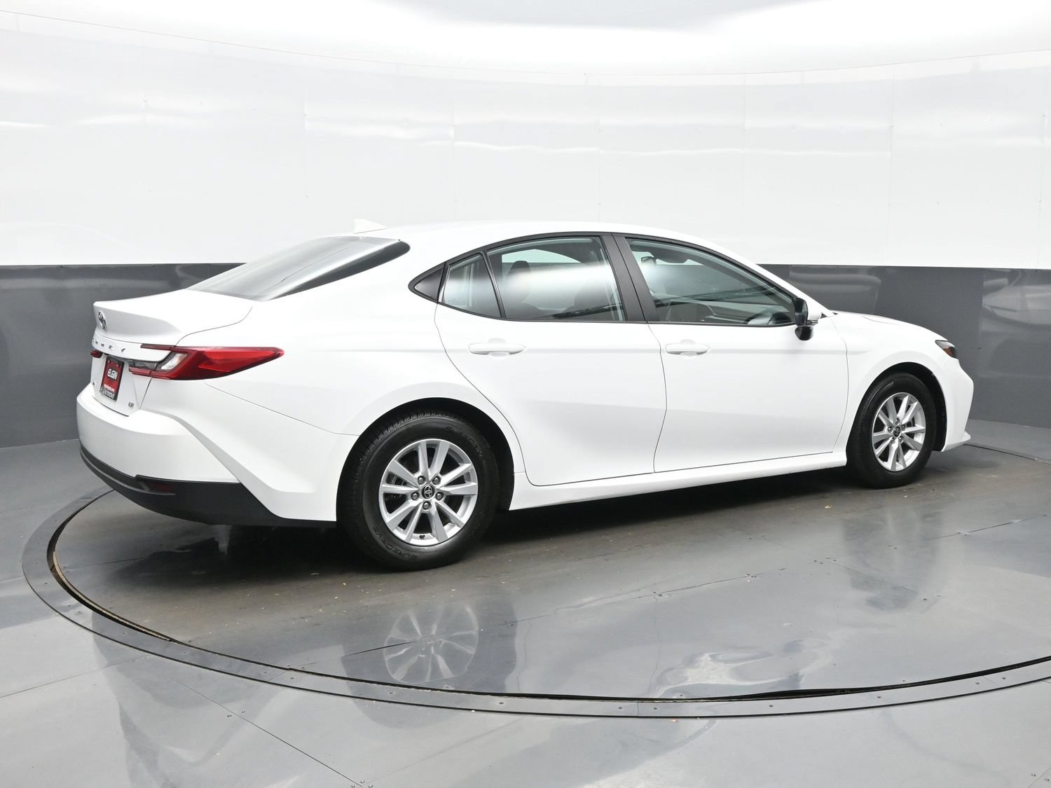 Used 2025 Toyota Camry LE FWD image 6