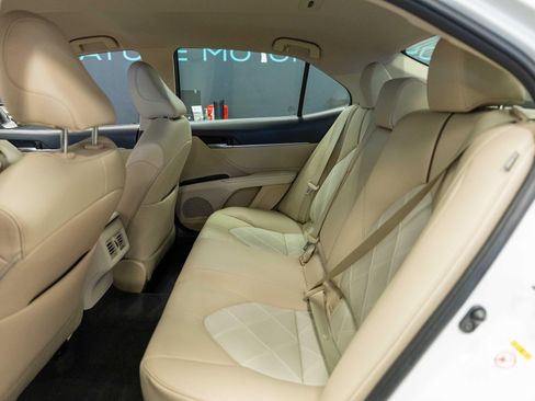 Used 2018 Toyota Camry XLE FWD image 12