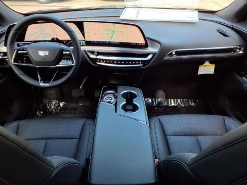 New 2025 Cadillac Lyriq Luxury image 10