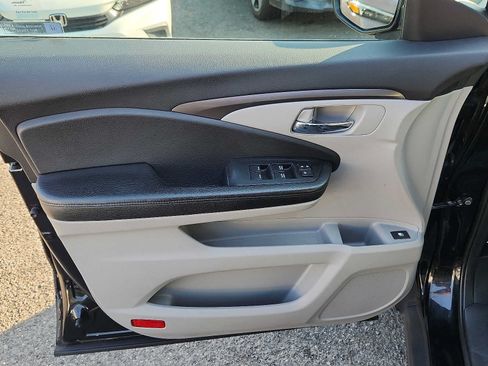 Certified 2017 Honda Pilot LX image 12