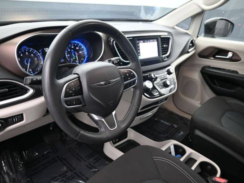 Used 2023 Chrysler Voyager LX FWD image 19