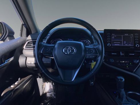 Used 2024 Toyota Camry SE image 12