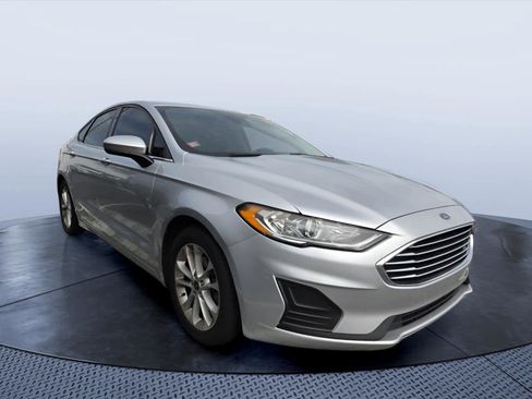 Used 2019 Ford Fusion SE FWD image 1
