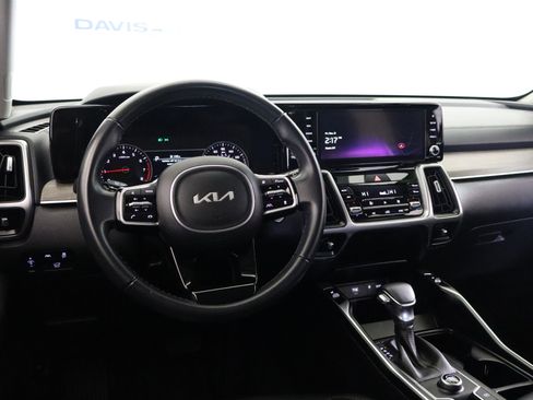 Used 2023 Kia Sorento EX image 16