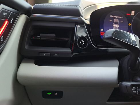 Certified 2025 Porsche Macan Electric image 29