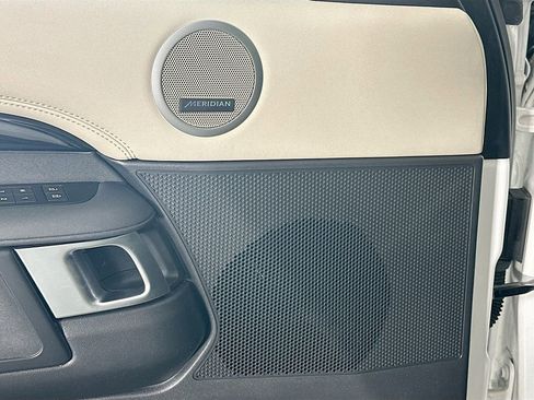 Used 2021 Land Rover Discovery S image 21