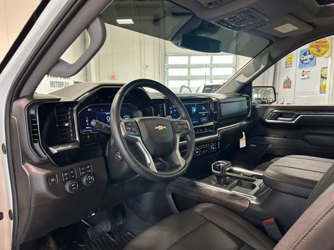 Used 2025 Chevrolet Silverado 1500 LTZ w/ Z71 Off-Road Package AWD/4WD image 15