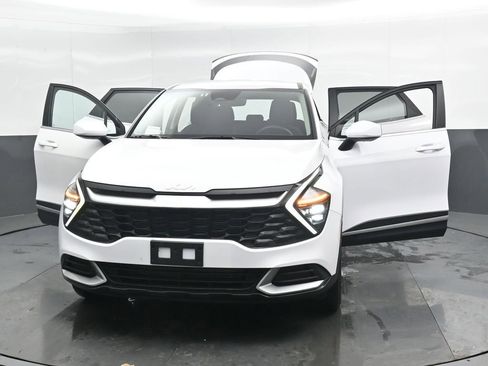 Used 2025 Kia Sportage LX AWD/4WD image 49