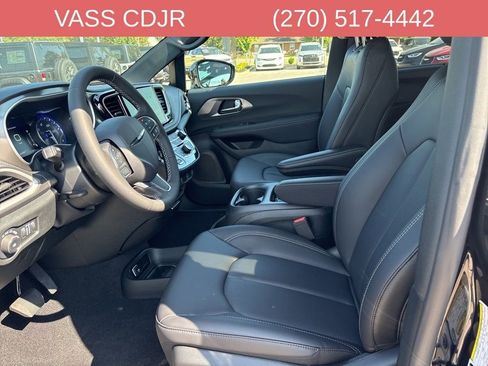 New 2026 Chrysler Pacifica Select image 30