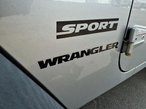 Used 2015 Jeep Wrangler Sport w/ Quick Order Package 23S AWD/4WD image 2