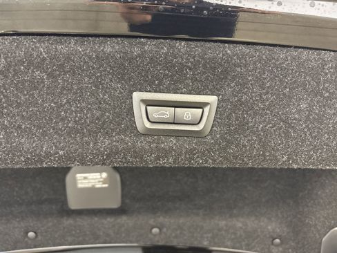 Used 2025 BMW 330i Sedan w/ M Sport Package image 19