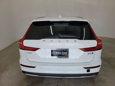 Used 2025 Volvo V60 B5 Cross Country Plus AWD/4WD image 6