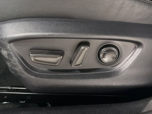 Used 2025 Toyota Camry SE FWD image 17