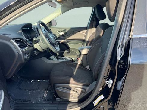 Used 2019 Jeep Cherokee Latitude w/ Popular Appearance Group AWD/4WD image 11