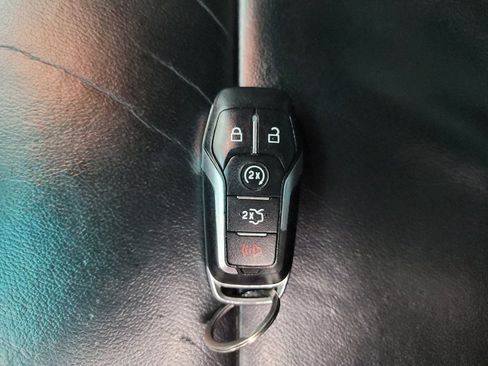 Used 2016 Ford Explorer XLT w/ Equipment Group 202A AWD/4WD image 32